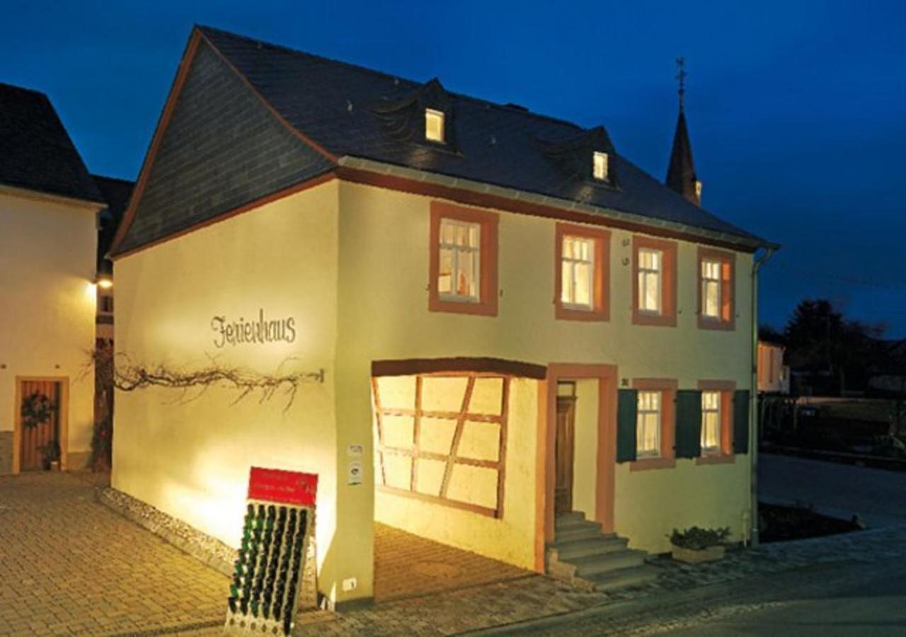 Altes Winzerhaus - Ferienhaus Villa Burgen  Exterior photo