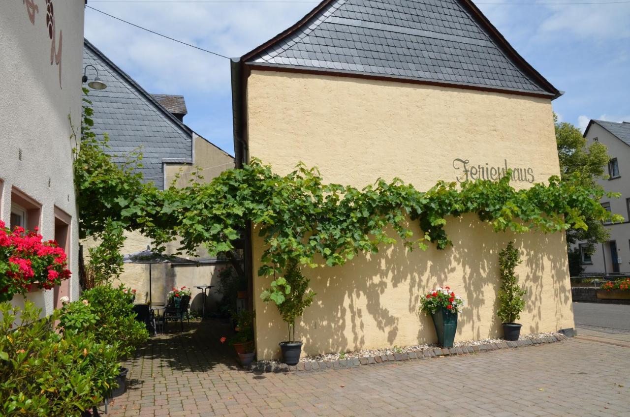 Altes Winzerhaus - Ferienhaus Villa Burgen  Exterior photo